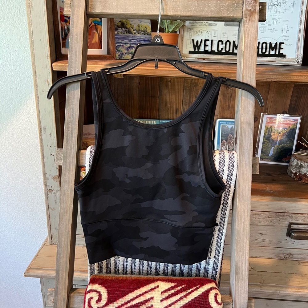 Lululemon women’s Power pivot tank top size small
